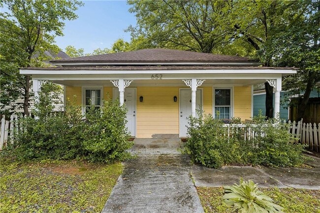 property at 652 Bryan St SE