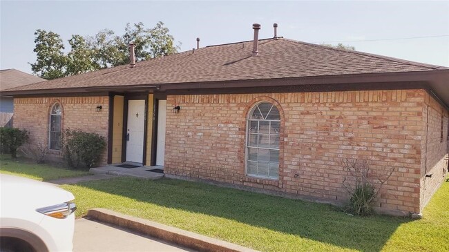6358 Crestside Dr in Pasadena, TX - Building Photo - Building Photo