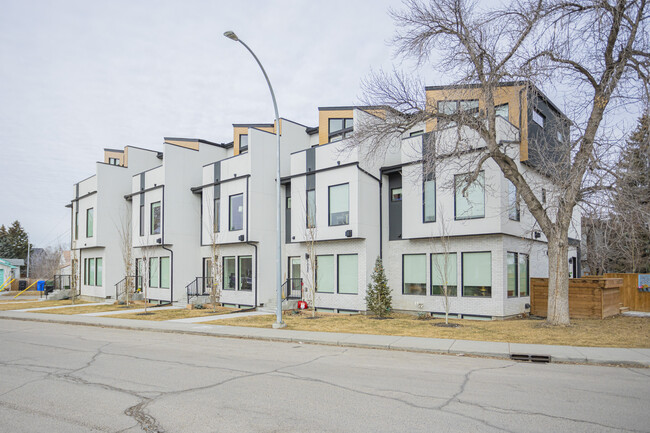 1101 Russet Rd NE in Calgary, AB - Building Photo - Building Photo