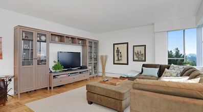 Shannon Tower in Vancouver, BC - Building Photo - Building Photo