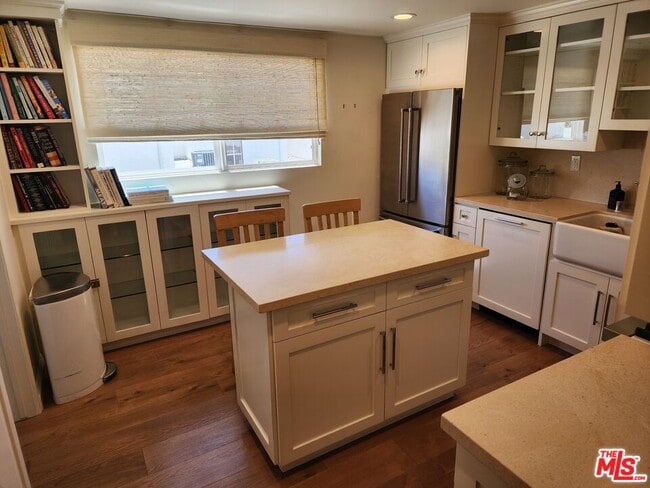 property at 1546 Palisades Dr