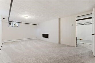 17 Bowman St in Lexington, MA - Foto de edificio - Building Photo