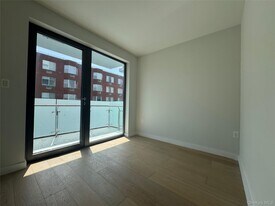 136-80-13641 41st Ave in Queens, NY - Building Photo