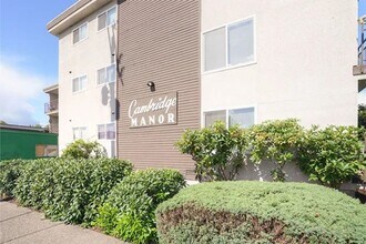 Cambridge Manor Apartments in Seattle, WA - Foto de edificio - Building Photo