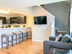 5218 Beach Dr in Panama City, FL - Foto de edificio - Building Photo