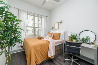 Paloma West Midtown in Atlanta, GA - Building Photo - Interior Photo