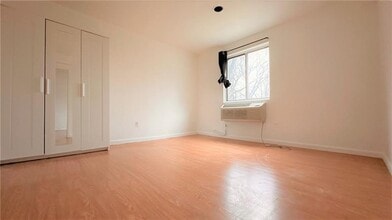 76-18 Grand Central Pkwy in Queens, NY - Building Photo - Building Photo