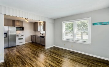 757 S Dellrose St in Wichita, KS - Building Photo - Building Photo