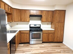 280 Willowbrook Dr in North Brunswick, NJ - Building Photo - Building Photo