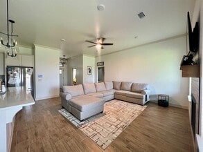 9333 SW 42nd St in Oklahoma City, OK - Foto de edificio - Building Photo