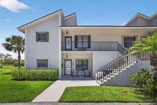 704 Clubhouse Cir in Jupiter, FL - Building Photo