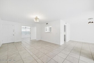 4329 Plaza Gate Ln S, Unit 101 in Jacksonville, FL - Building Photo - Building Photo