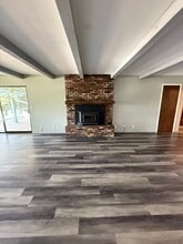 3956 Orchard Heights Rd NW in Salem, OR - Building Photo - Building Photo