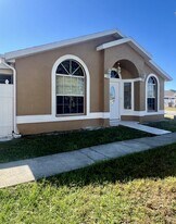 2386 Harbor Town Dr in Kissimmee, FL - Building Photo
