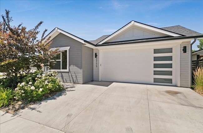 property at 2715 N Carmen Ave