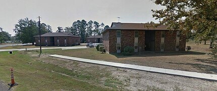 1600 N Houston St in Livingston, TX - Building Photo - Building Photo