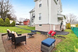 42 Antonio Ave, Unit 2nd Floor in Meriden, CT - Building Photo - Building Photo