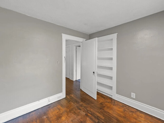 1412 Cambridge Rd in Ann Arbor, MI - Foto de edificio - Building Photo