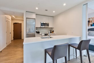 131 Seaport Blvd in Boston, MA - Building Photo - Building Photo