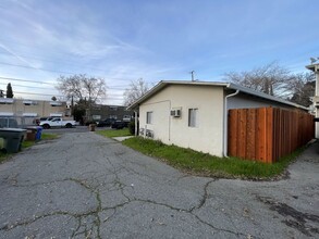 2040 Riley Ct, Unit #2 in Concord, CA - Foto de edificio - Building Photo