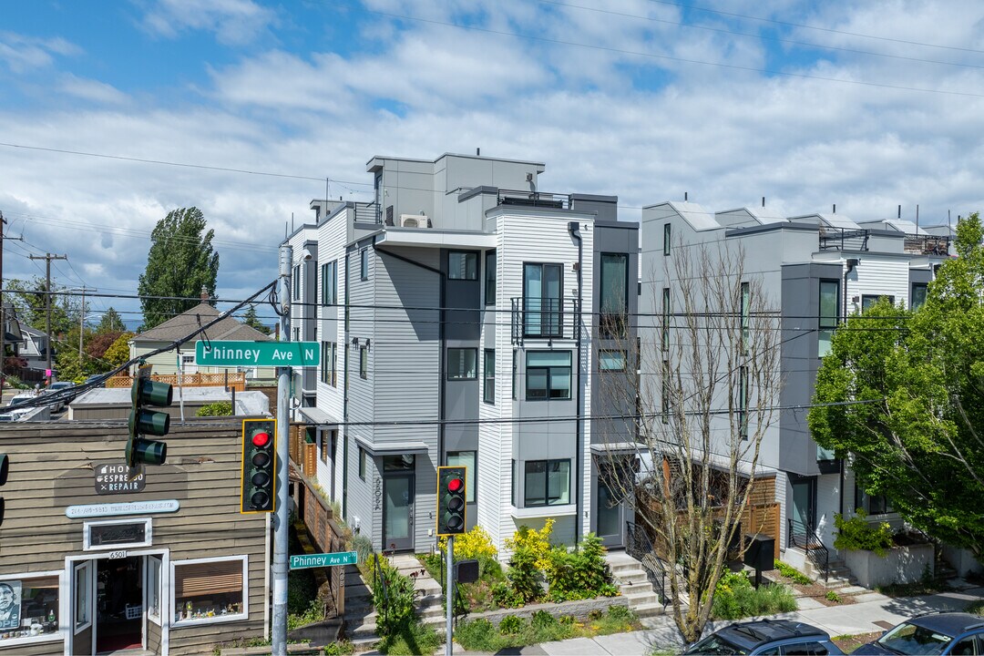 The Peaks at Phinney Ridge in Seattle, WA - Building Photo