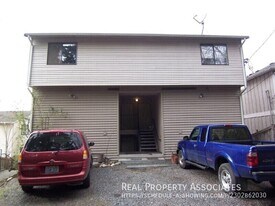 10722 Stone Ave N in Seattle, WA - Building Photo