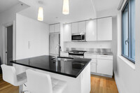 545 W 53rd St, Unit 4 in New York, NY - Building Photo - Building Photo