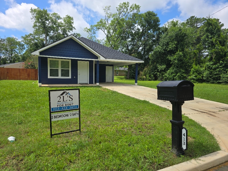 413 Godfrey St in Gladewater, TX - Building Photo