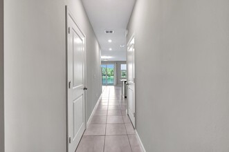 3933 SE Mentmore Ln in Stuart, FL - Foto de edificio - Building Photo