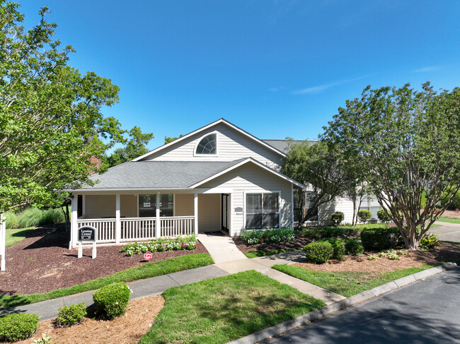 Sedgefield Apartments in Winston-Salem, NC - Building Photo - Building Photo