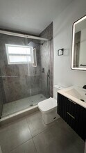 322 SW 11th St in Hallandale Beach, FL - Foto de edificio - Building Photo