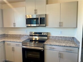 5690 Sunset Amber Ave in Las Vegas, NV - Building Photo - Building Photo