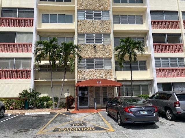 215 SE 3rd Ave in Hallandale Beach, FL - Building Photo