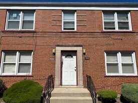 7630 S Jeffery Blvd in Chicago, IL - Building Photo