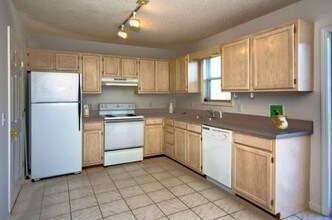 Captain's Point Townhomes in Cullowhee, NC - Foto de edificio - Building Photo