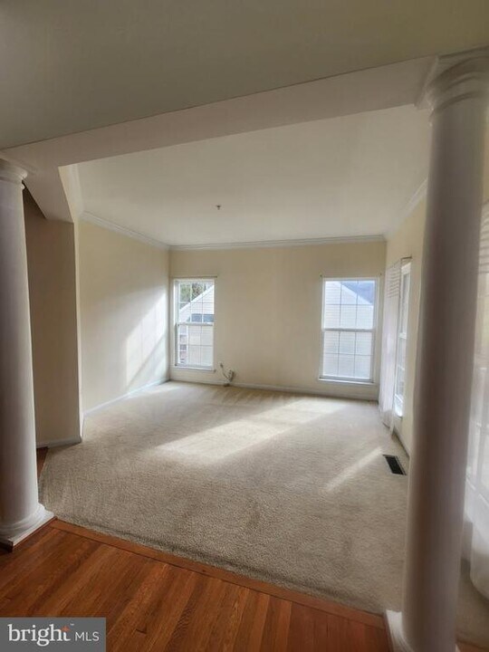 10208 Rolling Green Way in Fort Washington, MD - Building Photo