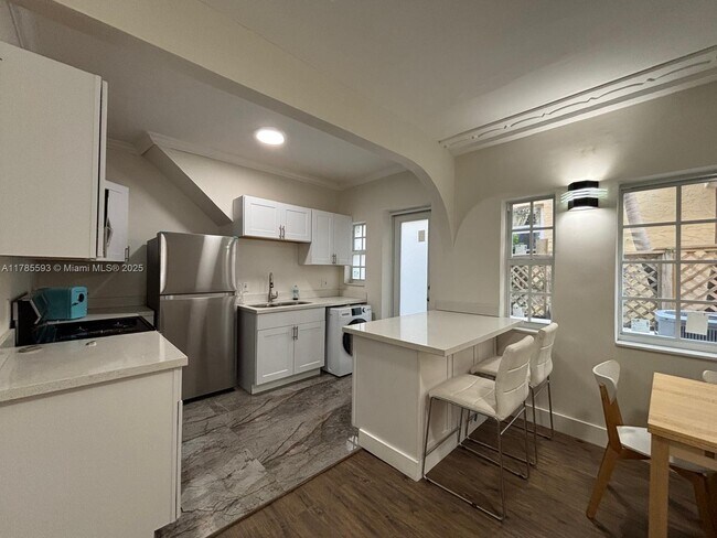 1620 Pennsylvania Ave in Miami Beach, FL - Building Photo - Building Photo