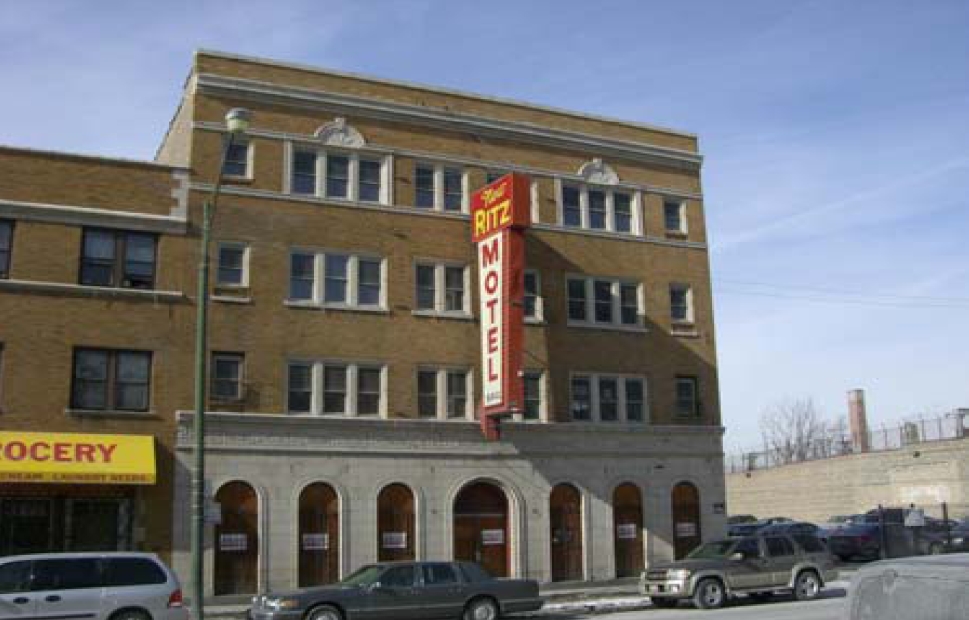 Palmwood Apartments in Chicago, IL - Building Photo