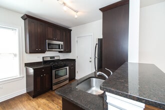 3808 N Sheffield Ave, Unit 2E in Chicago, IL - Foto de edificio - Building Photo