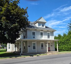 210 E Pine St in Selinsgrove, PA - Building Photo