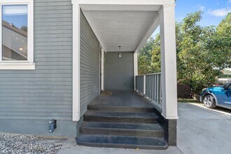 708 Tularosa Dr in Silver Lake, CA - Building Photo - Building Photo