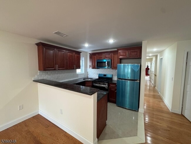 132 Steuben St in East Orange, NJ - Building Photo - Building Photo