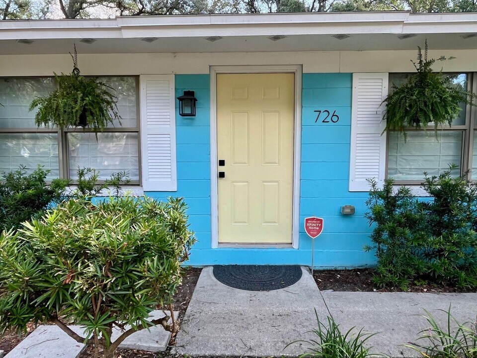 726 S 12th St in Fernandina Beach, FL - Foto de edificio