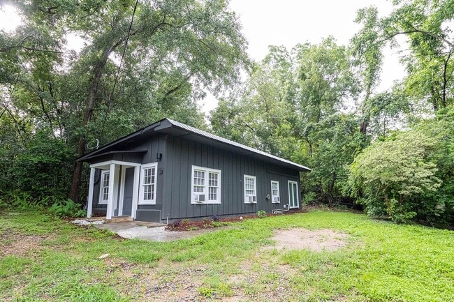 property at 1118 Louise Dr