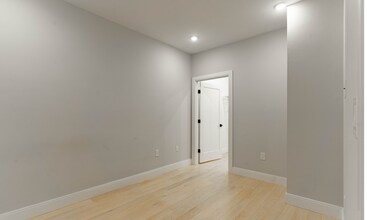 194 Green St in Boston, MA - Building Photo - Building Photo