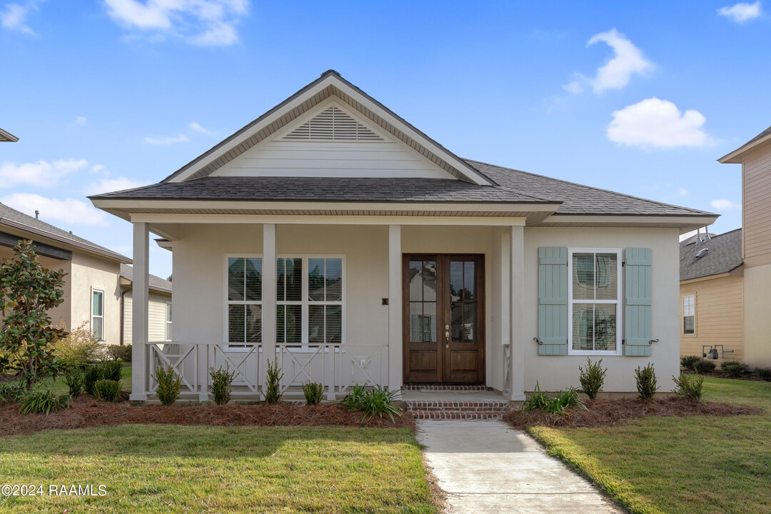 5817 Crape Ct in Lake Charles, LA - Building Photo