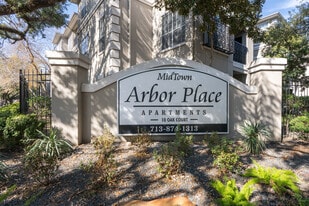 Midtown Arbor Place in Houston, TX - Building Photo