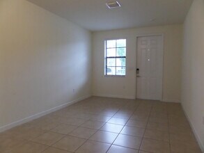 9328 W 33rd Way in Hialeah, FL - Building Photo - Building Photo