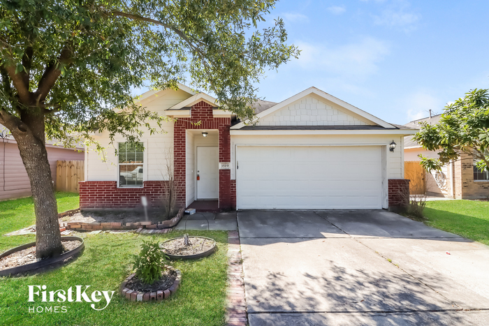 3519 Apache Meadows Drive in Baytown, TX - Building Photo