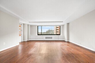 1021 Arlington Blvd in Arlington, VA - Building Photo - Building Photo